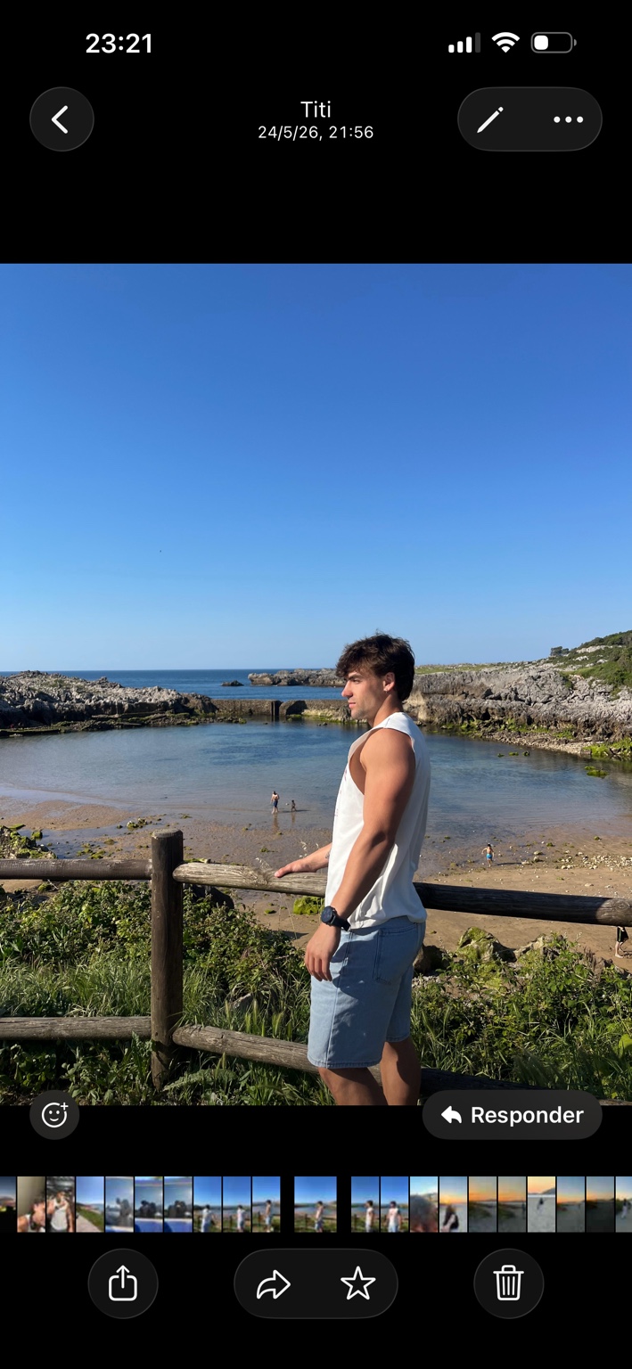 José Manuel junto a la costa